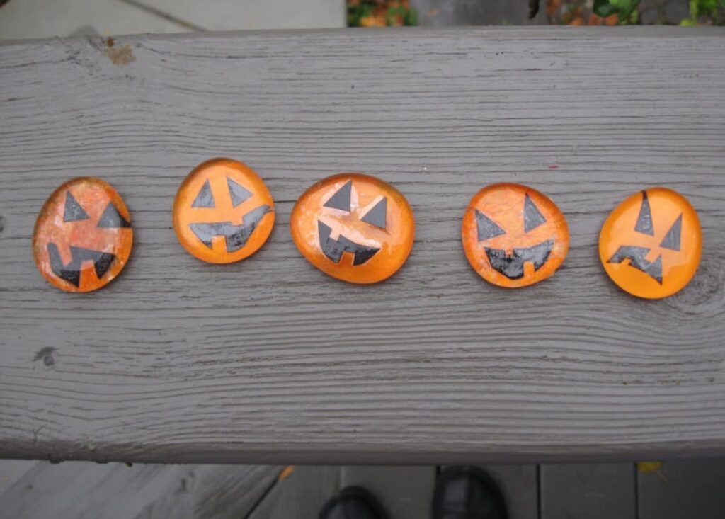 Halloween Nail Polish craft mini pumpkins | Five Halloween nail polish craft pumpkins