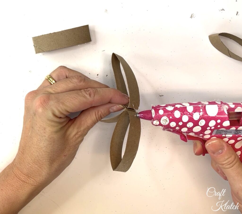 Gluing toilet paper roll petals together