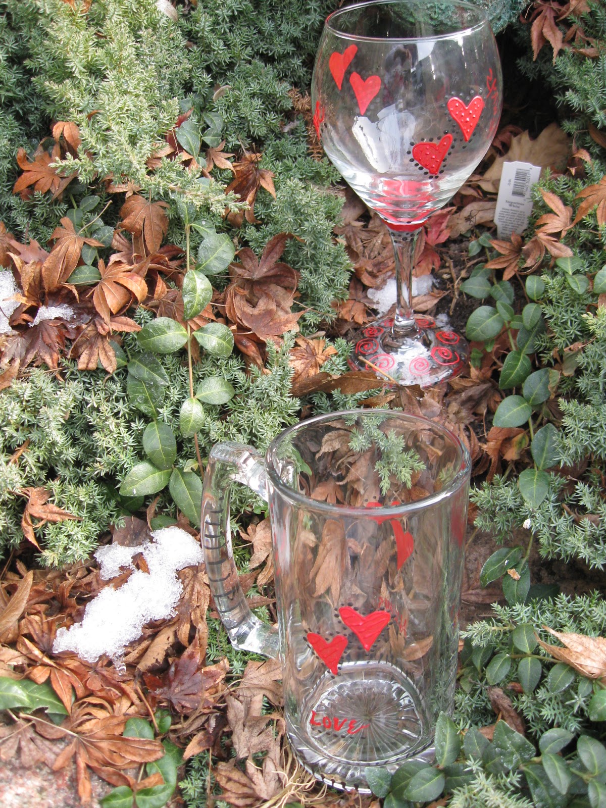 glassware, wine glass, decorate, how to paint a wine glass, how to glass paint, valentine's day, craft, paint glass, gift, holiday, beer mug, stencil, how to make a stencil