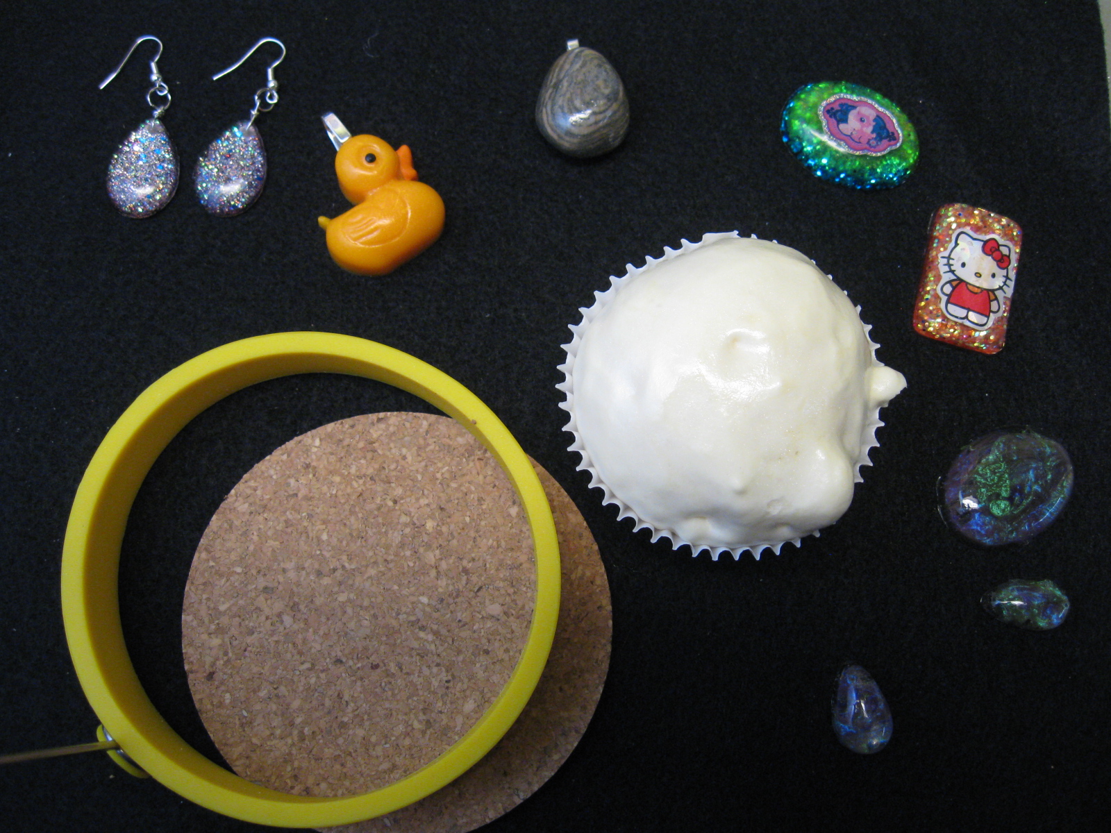 giveaway, free, free stuff, prize, prizes, contest, enter, hello kitty, my little pony, resin, earrings, jewelry, jewelry giveaway