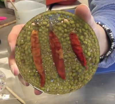 Learn how to make Chili Pepper and Mung Bean Resin Coasters. | chili peppers | mung beans | food | food coasters | resin | resin crafts | resin coasters | resin diy | drink coasters | resin projects | #diy #chilipeppers #mungbeans #naturalfoods #homemade #homedecor | home decor