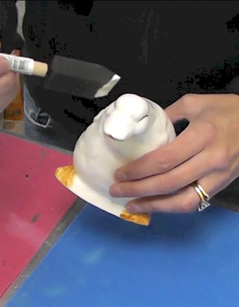 Painting the knick-knack duck off white