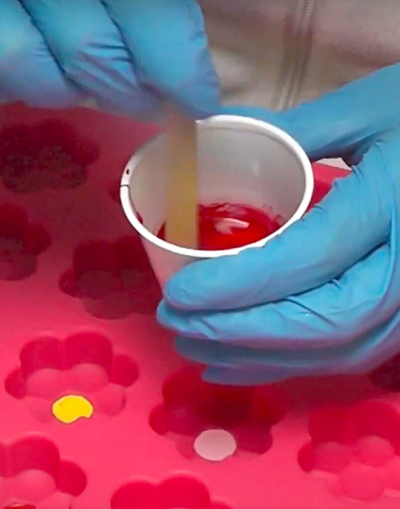 Mixing pigment into the resin for the spring flower necklace