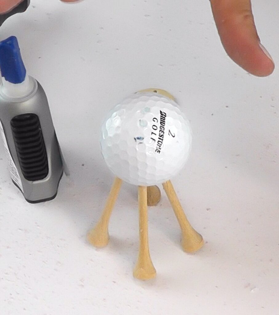 Stand golf ball on golf tee legs for sheep body