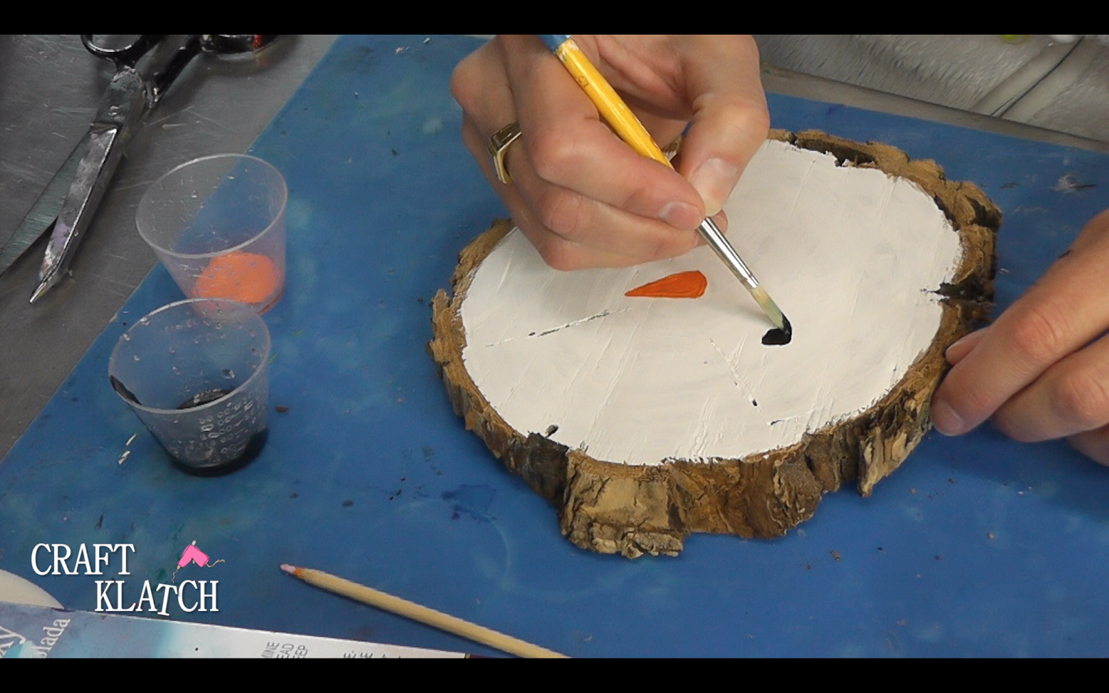 Learn how to make and Easy Snowman Play for Christmas! christmas, christmas gift, craft, craft ideas, crafting, crafting with nature, crafts, diy, easy, idea, ideas, inexpensive, snowman, snowman plaque,