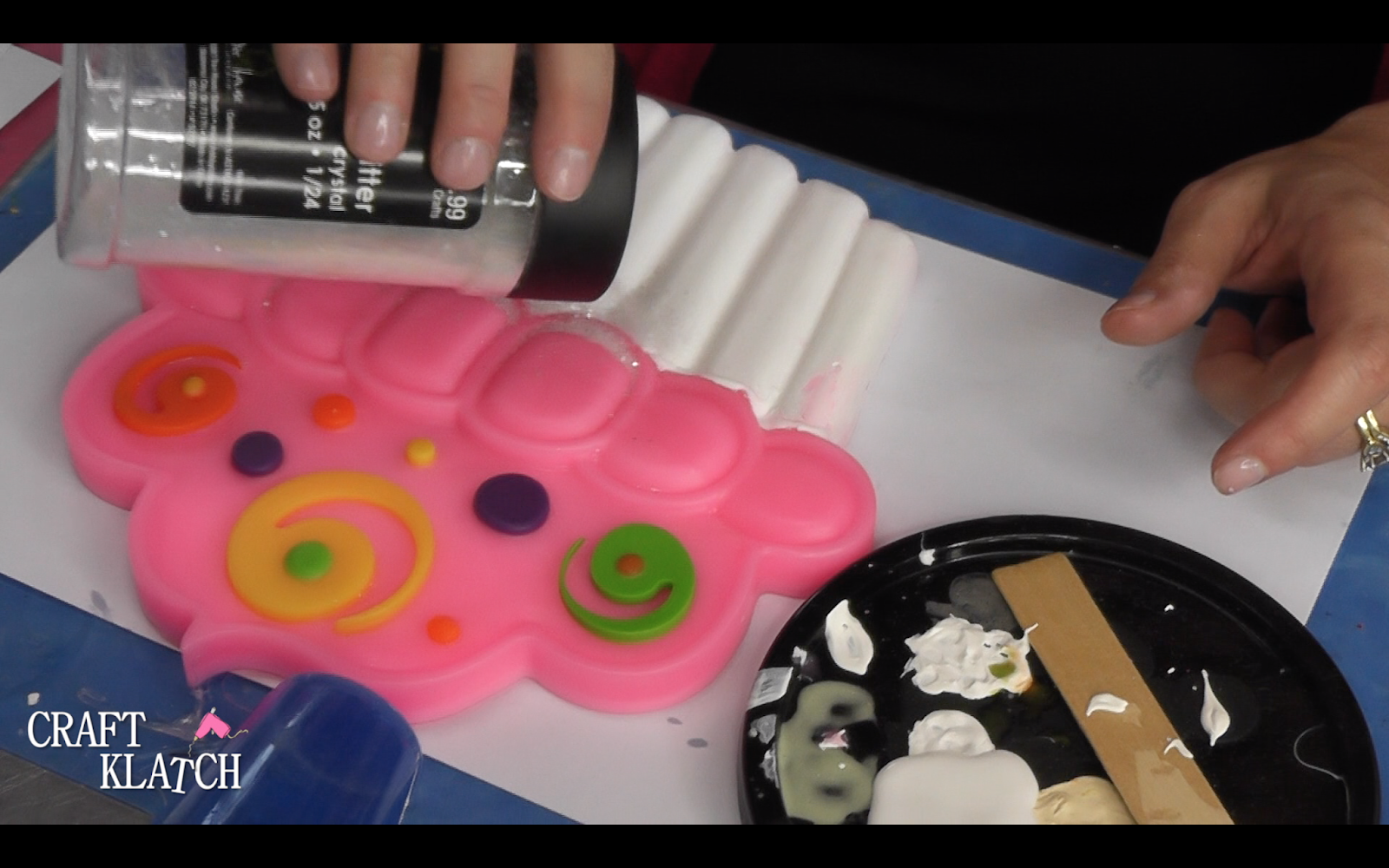 Cupcake Resin Craft Tutorial! craft, craft ideas, crafting, crafts, cupcake, cupcake craft, decor, decorations, diy, diy ideas, dorm room, glitter, idea, ideas, resin, resin crafts, resin cupcake, resin obsession, room decor,