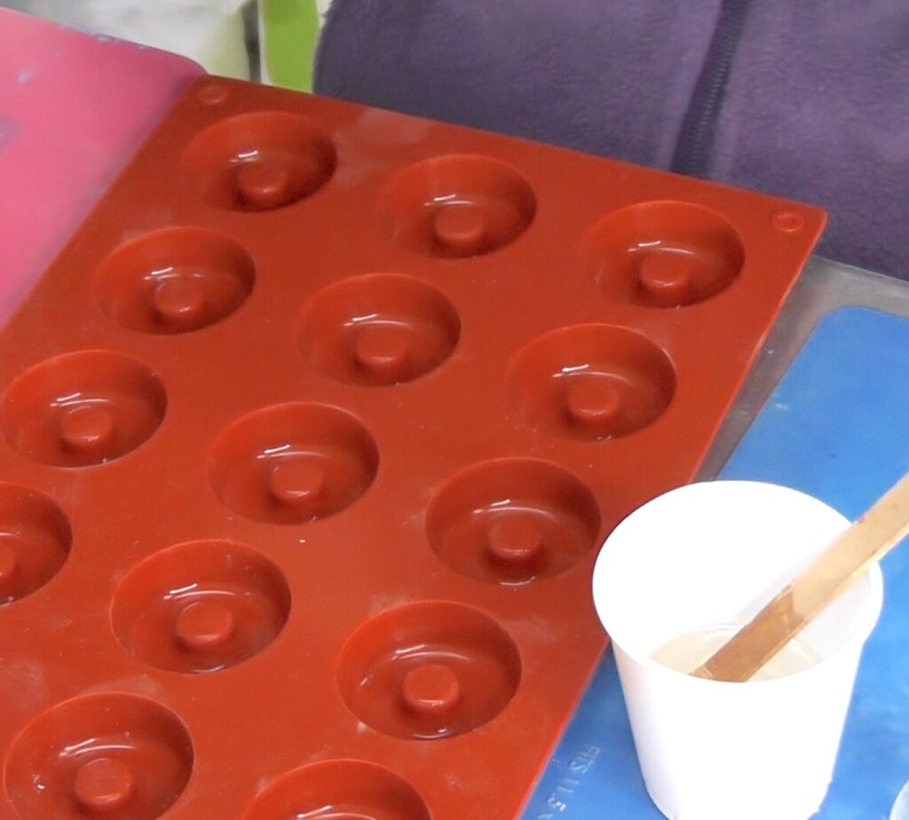 Donut ring jewelry silicone mold and one ounce of resin in a up