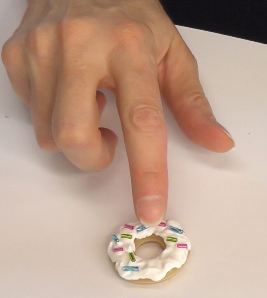  Pressing bugle beads into the glue frosting of the donut ring jewelry