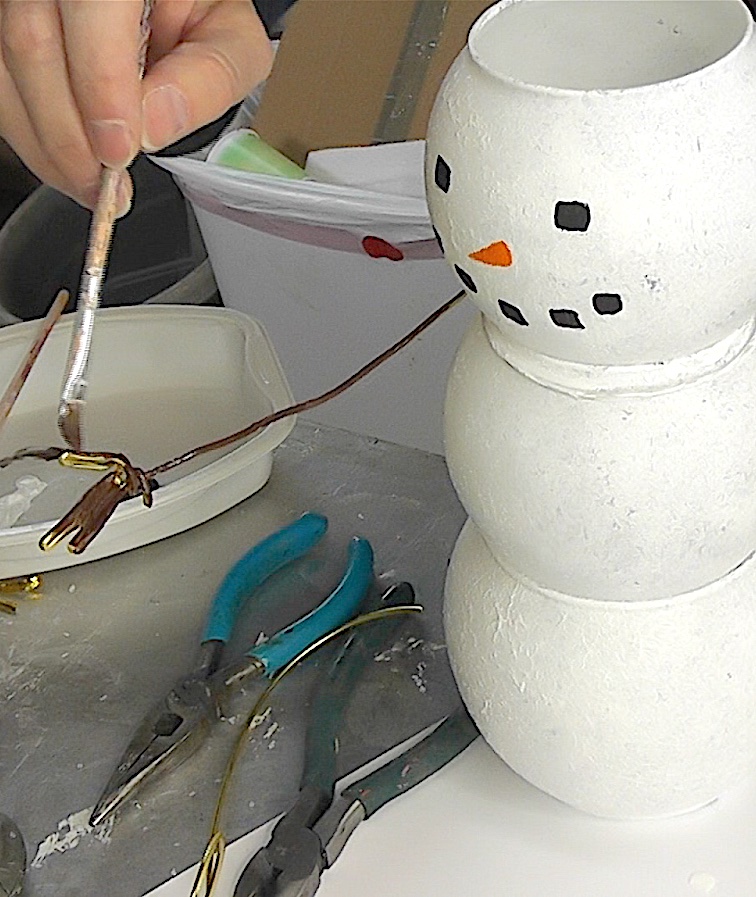 Paint the gold wire brown for the snowman arms and hands