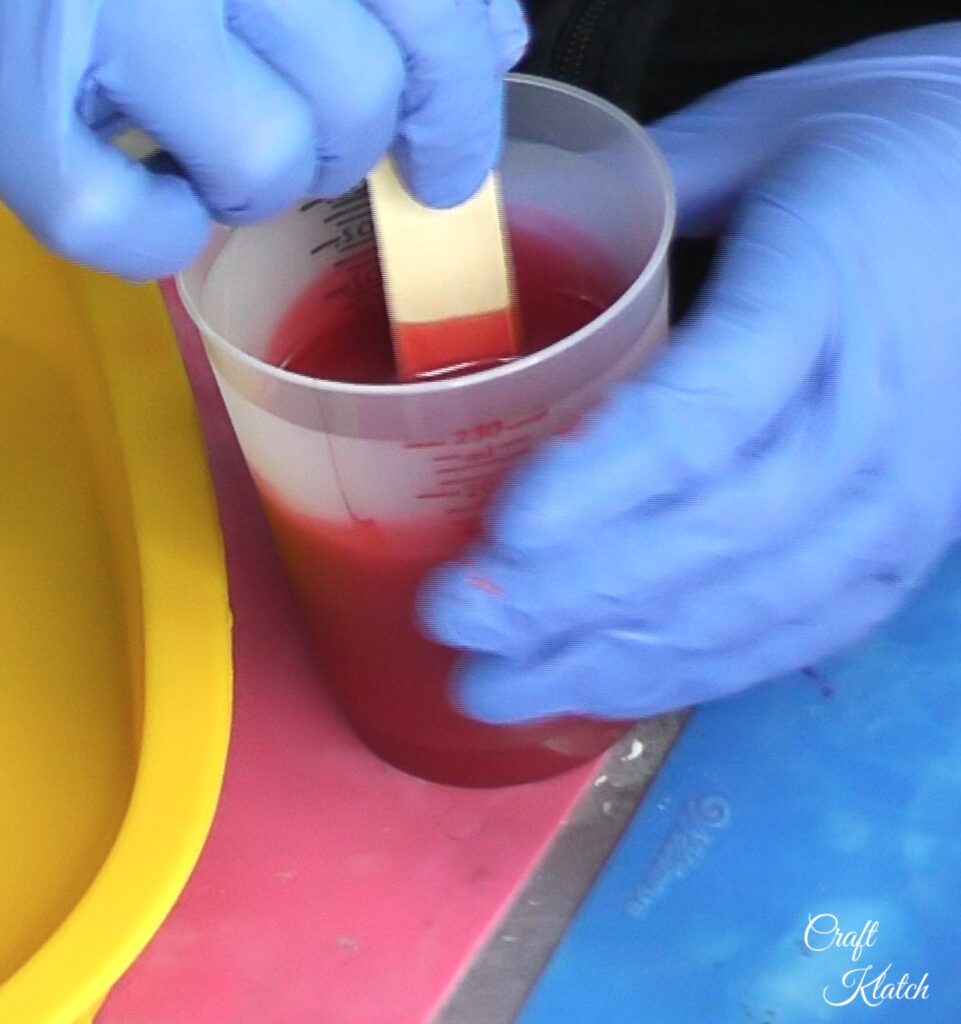 Mix red resin in a cup