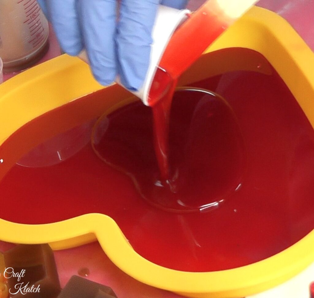 Pour more red resin over the red resin heart