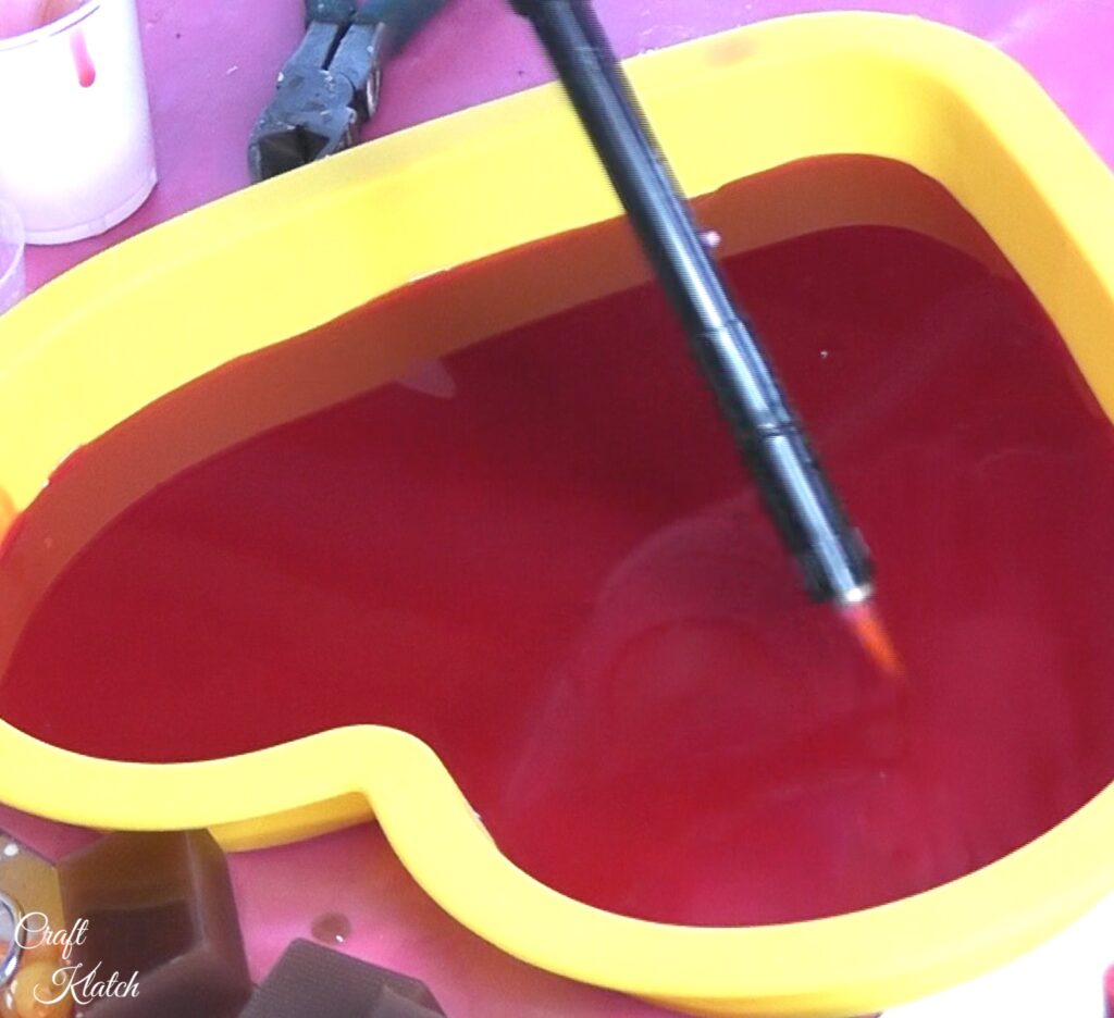 Pour more red resin over the red resin heart