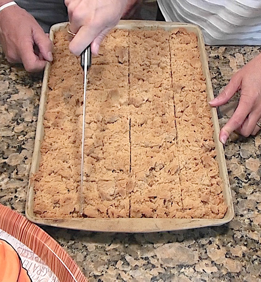 Cut the finished recipe for apple bars for serving