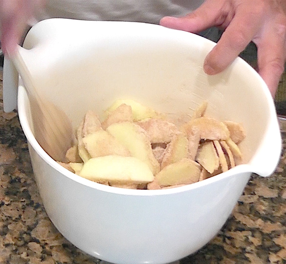 Mix apple slices into the cinnamon, sugar and flour mixture in mixing bowl