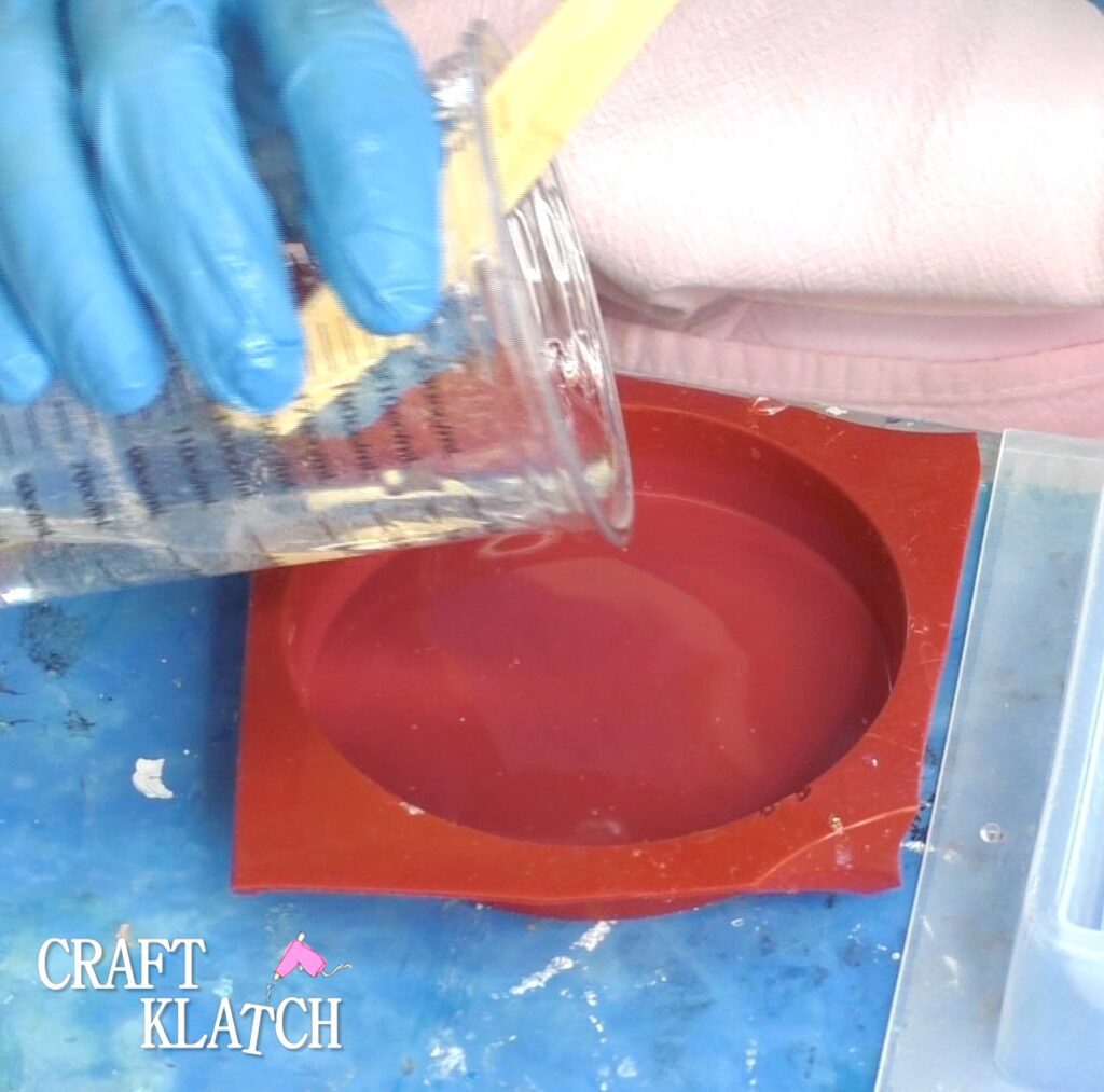 Pour resin into the round coaster mold