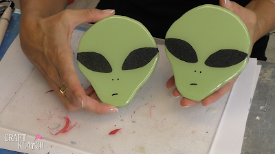 Learn how to make Alien Resin Coasters! It's an easy resin craft idea perfect for Halloween decor! #craftklatch #alien #aliencrafts #resin #resincrafts #resindiys #resincoasters #diy #ufo #howto #halloween #halloweencrafts