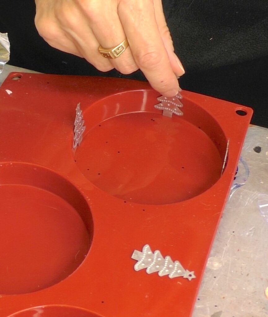 Lean metal Chritmas trees in the coaster mold