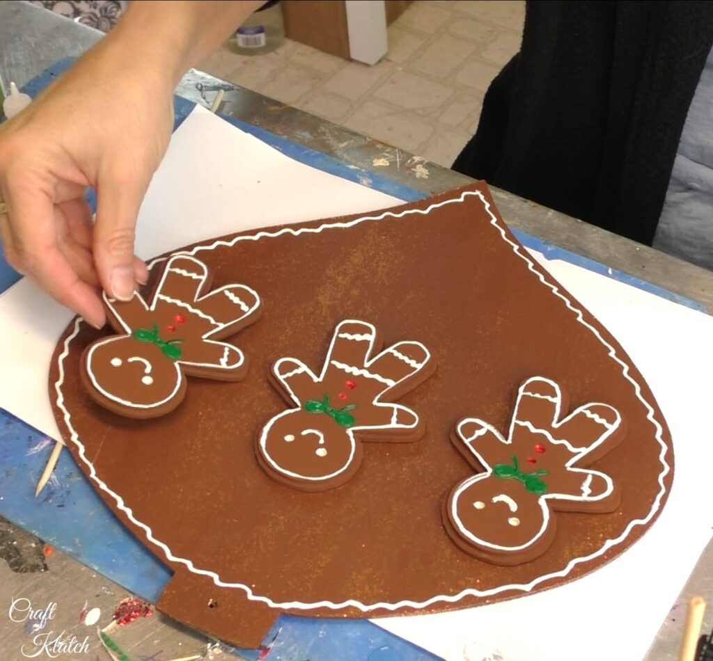 Arrange gingerbread men on ornaments