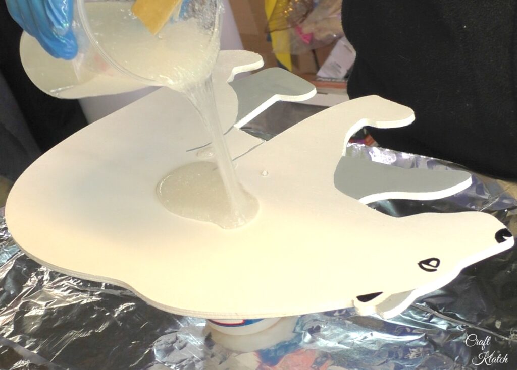 Pour glittery resin over polar bear