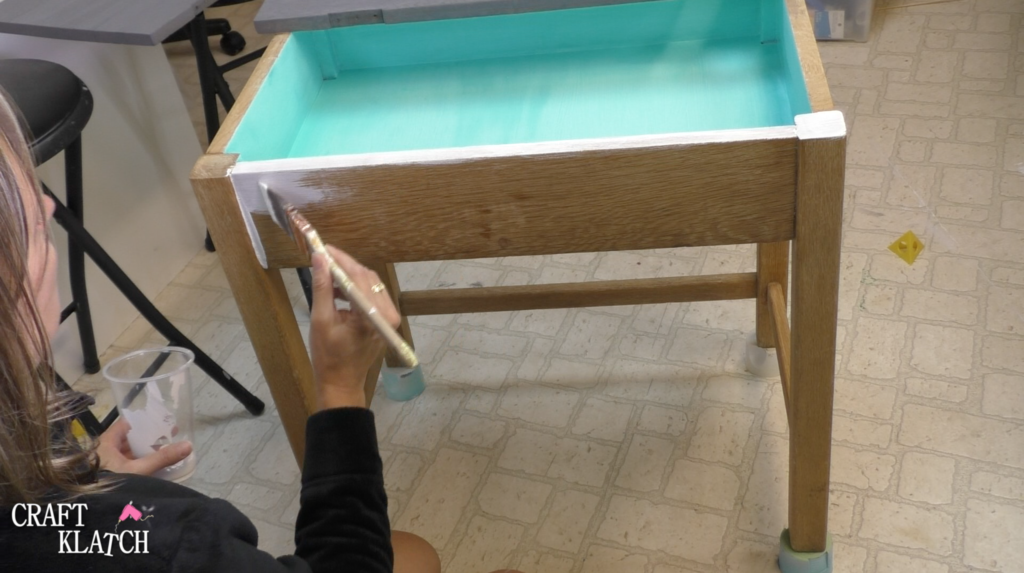 Learn how to makeover a desk using UnicornSpit and Glaze Coat! | furniture | furniture makeover | desk makeover | furniture redo | diy | home decor | Unicorn Spit | #diy #unicornspit #glazecoat #furniture #furnituremakeover #furnitureredo #homedecor #deskmakeover Using Unicorn Spit stain, in Ning White, on the base of the desk.