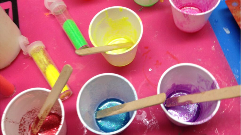 working with resin for beginners | color fun resin in cups