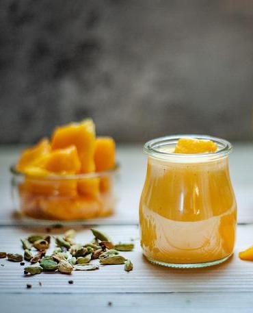 Mango smoothie and cut up mangos