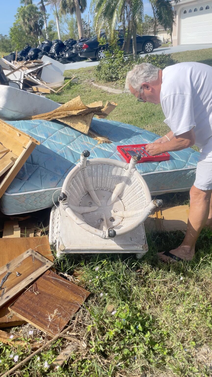 Christmas Decoration Idea from the Trash! Christmas Tree Stand DIY