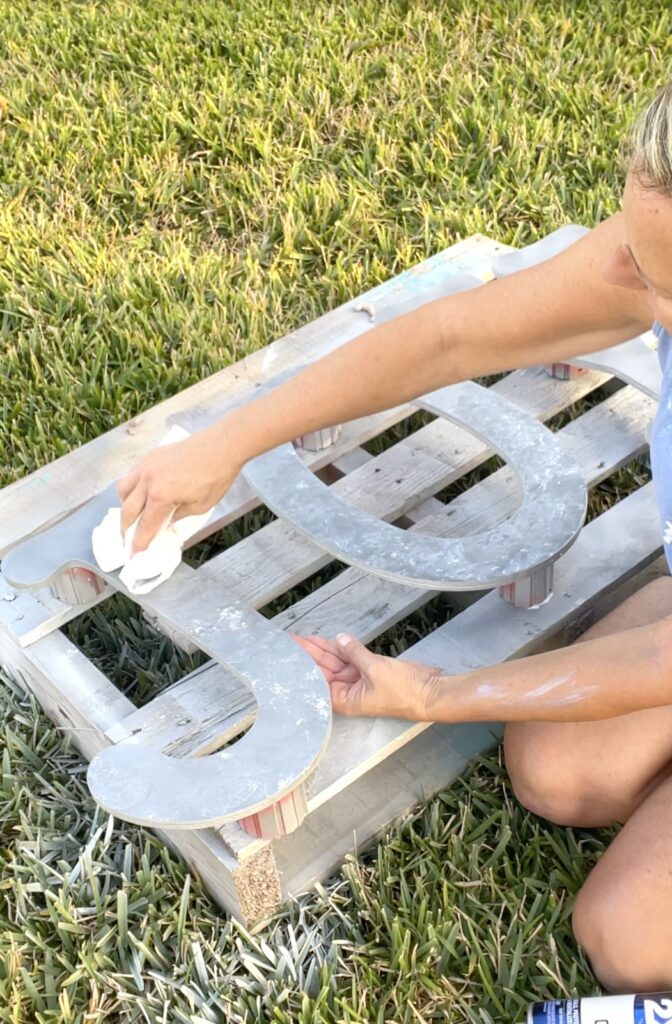 Outdoor Christmas decorations idea Using paper towel to dab the silver paint on the joy letters