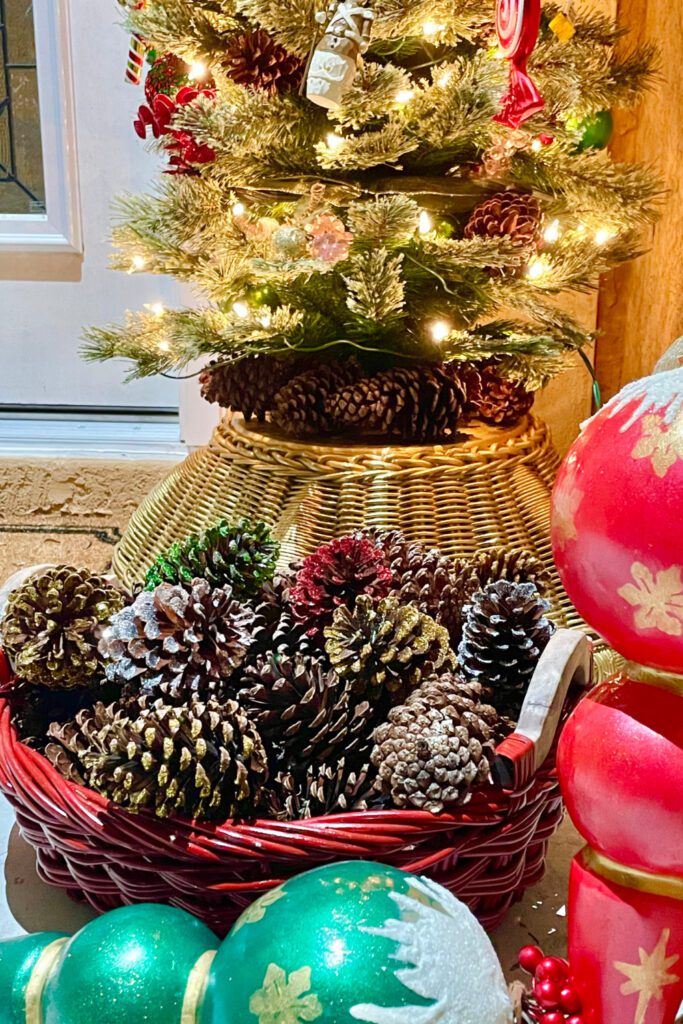 Pine cone craft Christmas decoration Pinterest Pin