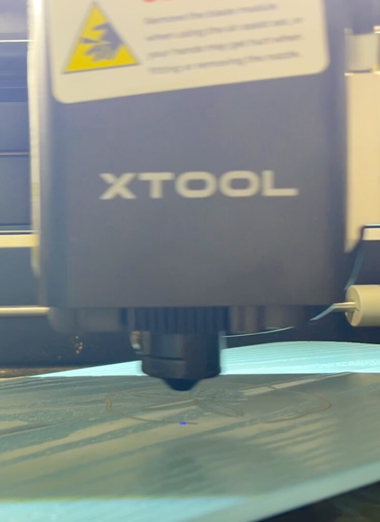 Laser cutting machine laser engraving the fan blade
