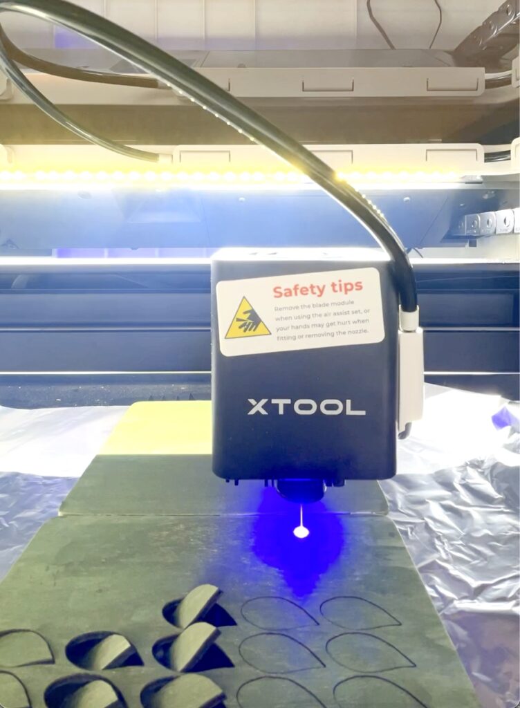 xtool laser for wood cutting of the leaves