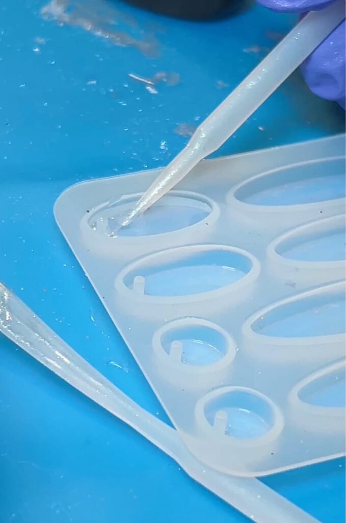 adding UV resin showing how to make jewelry