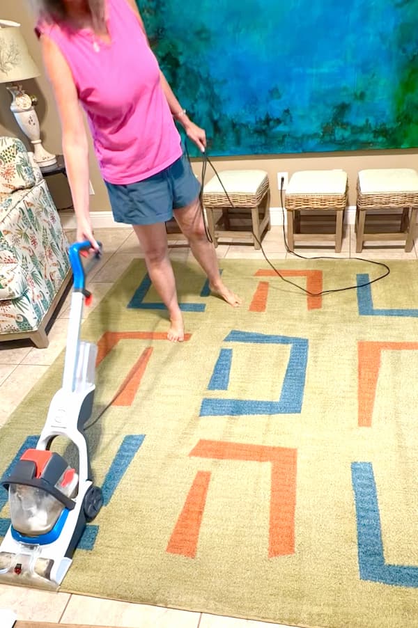Using Hoover shampooer on green, blue and orange rug