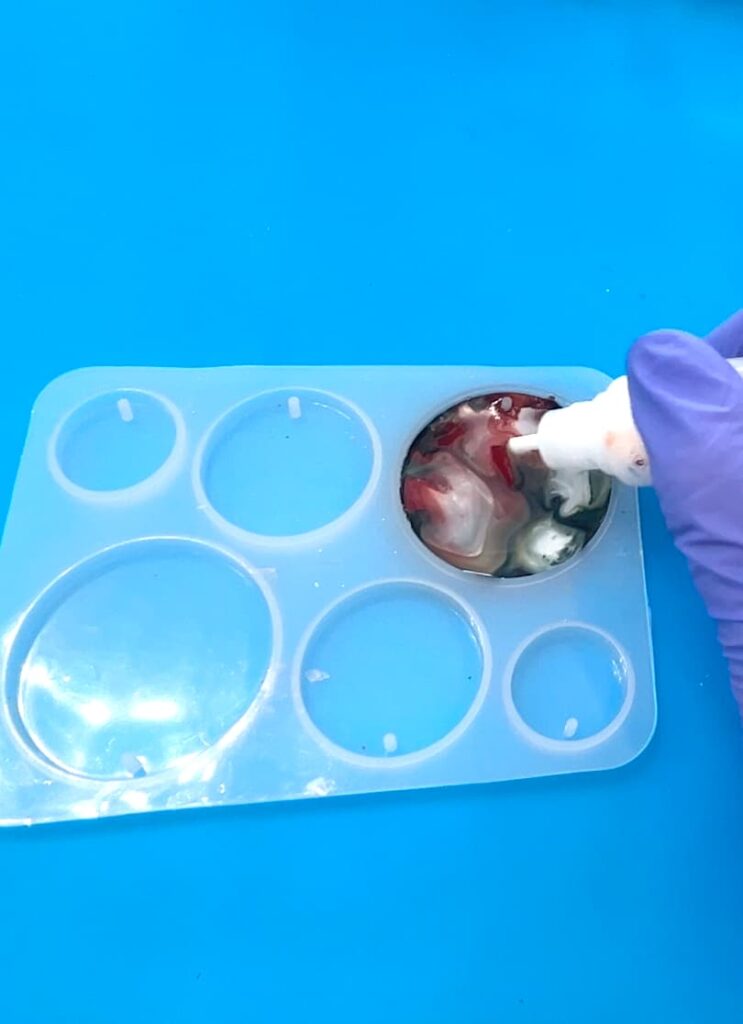 Adding alcohol ink onto the UV resin mold