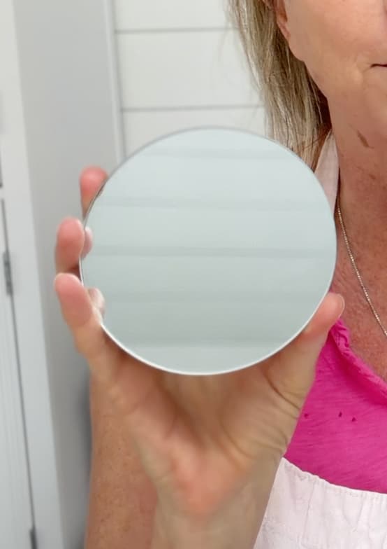 Holding round mirror