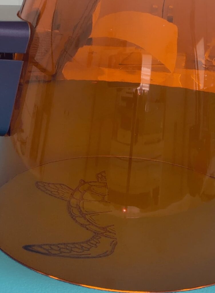 Using my Wecreat laser to engrave a turtle into the painted table top